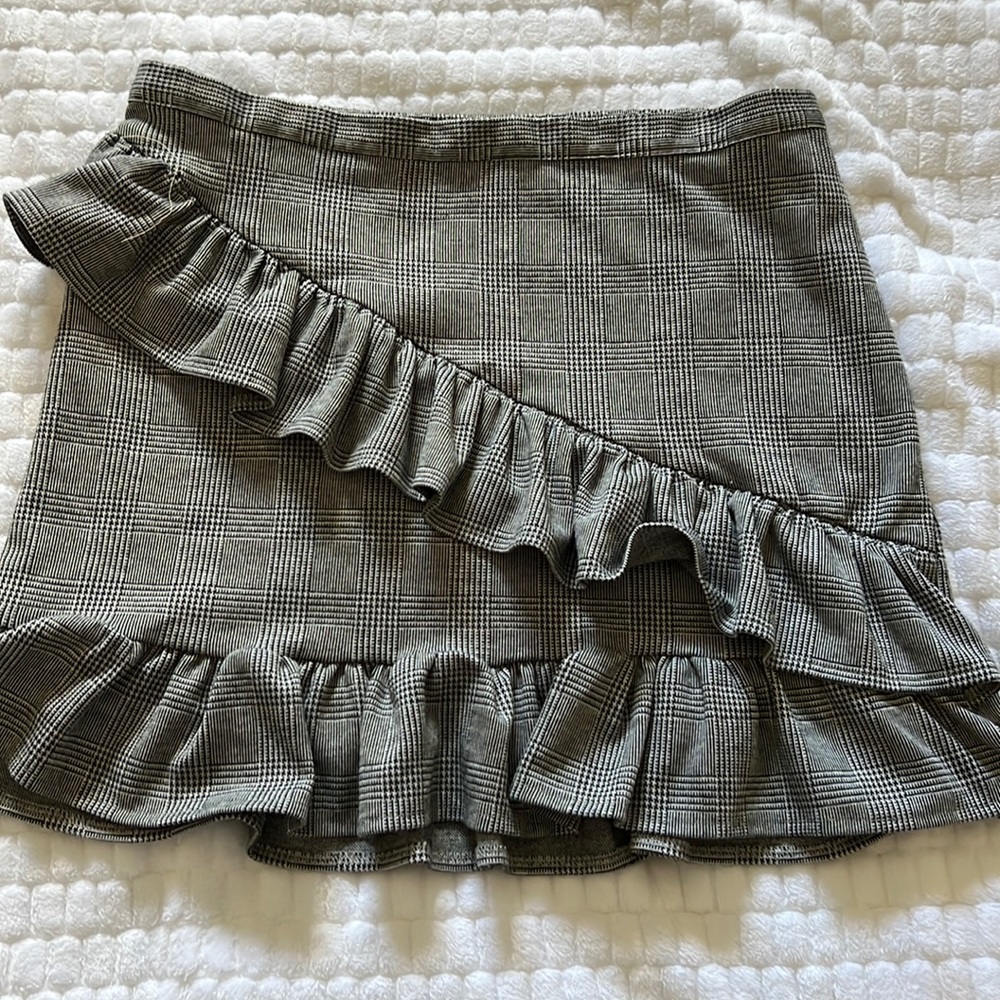 Mini plaid ruffle skirt